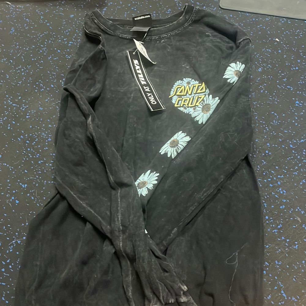 Long sleeve graphic tee